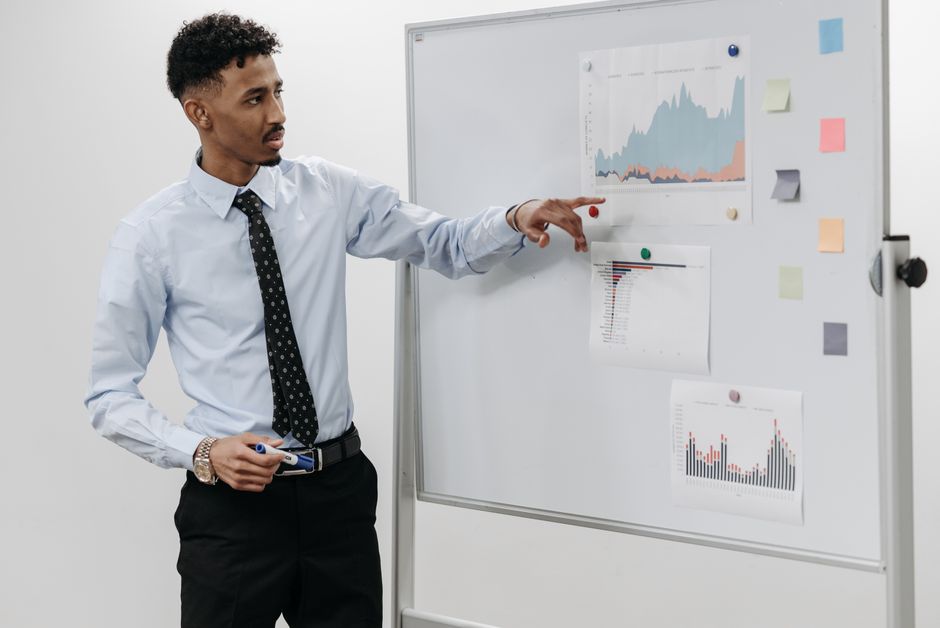 beginners-guide-to-applying-marketing-analytics-for-decision-making-image marketing analytics decision making